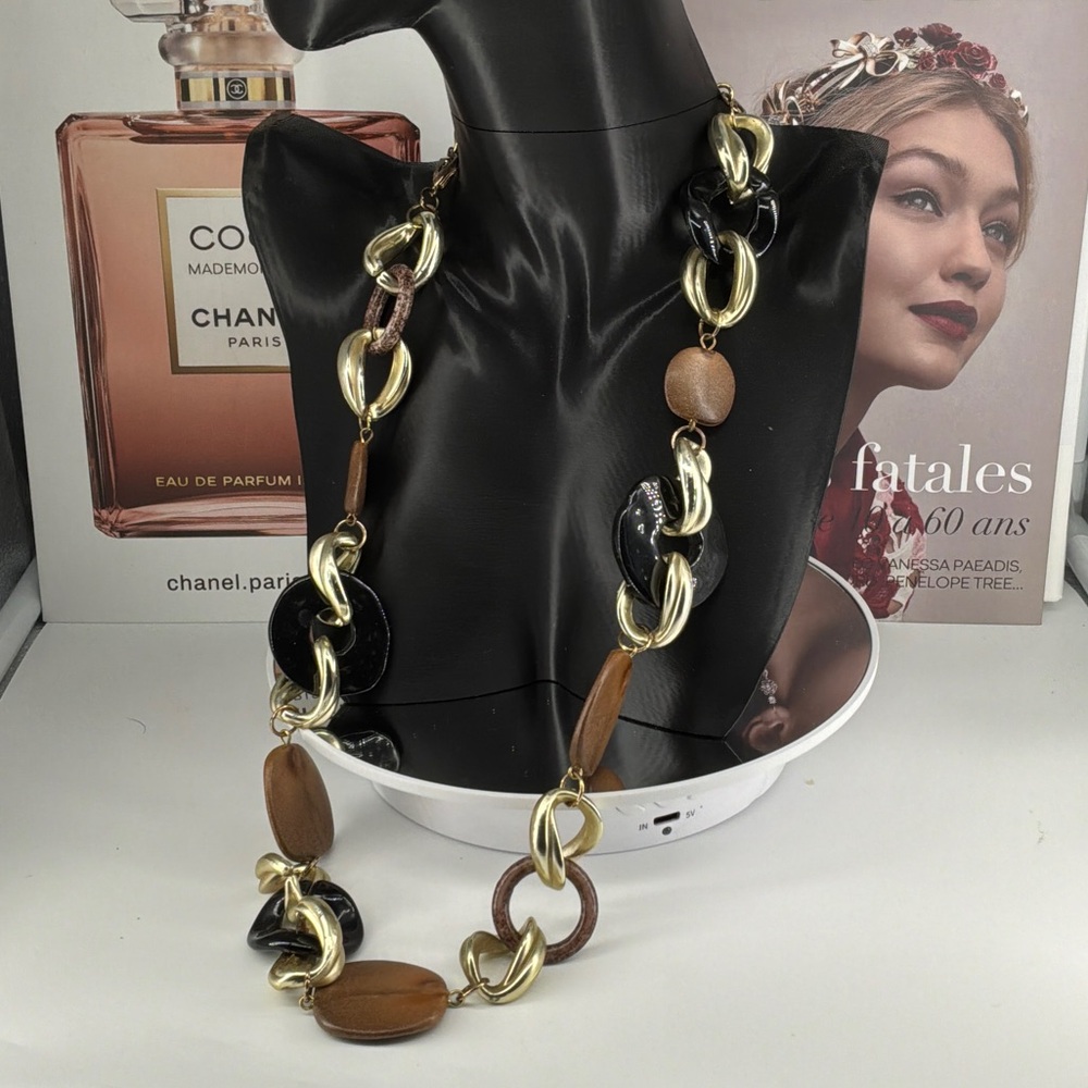 Chico’s Elegant Gold and Brown Chain Necklace P92
